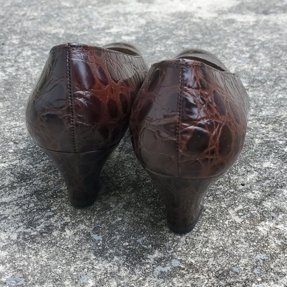 Salvatore Ferragamo Brown Heels. Runs small - Picture 6 of 10